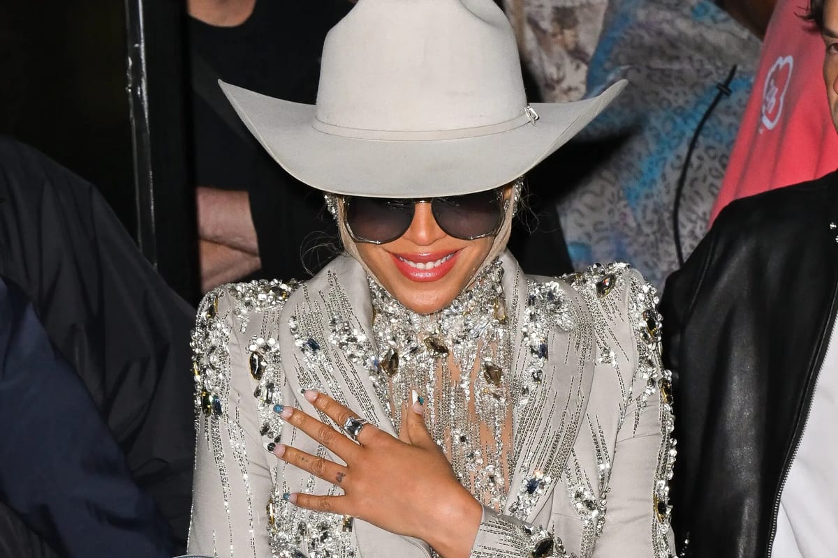 Beyonce täze albom çykardy